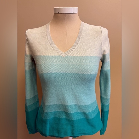 Tommy Hilfiger White & Fiji water Teal Striped V-Neck pullover Sweater Medium - Picture 2 of 8